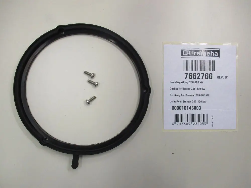 Gasket von Remeha mit drei Schrauben, geeignet für Brenner. Teile sind auf einem weißen Hintergrund angeordnet.
